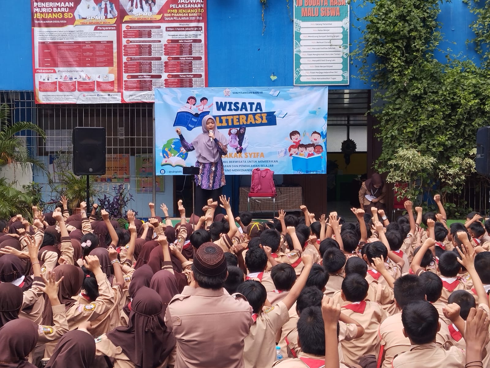 Wisata LiterAsyik Ke SDN Pisangan Baru 01